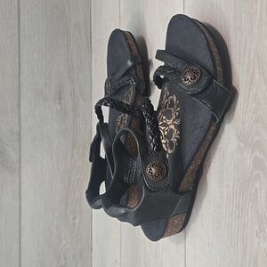 Aertex Women's Hook&loop Leather Wedge Black Sandals Shoes Sz 8